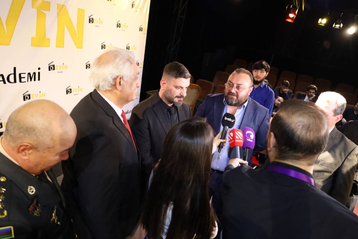 DEVIN FILM Backstage - Basın