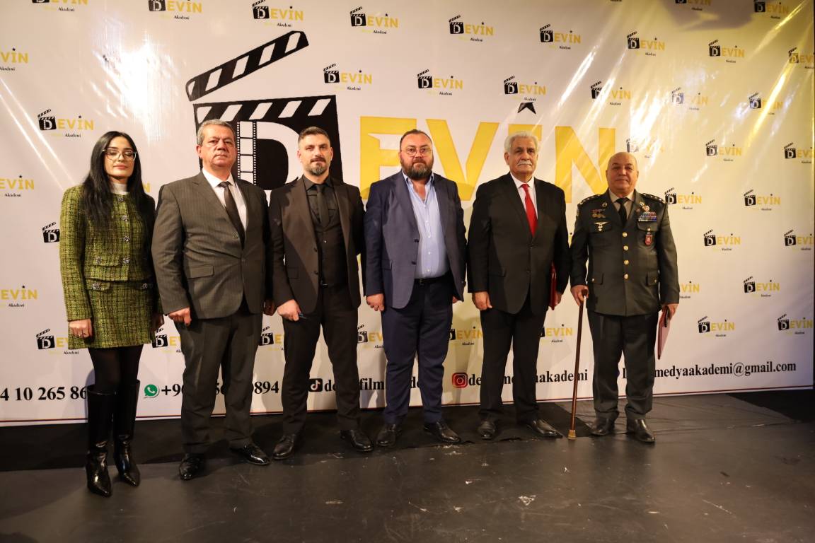 DEVIN FILM Backstage - Basın