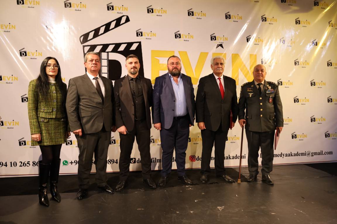 DEVIN FILM Backstage - Basın