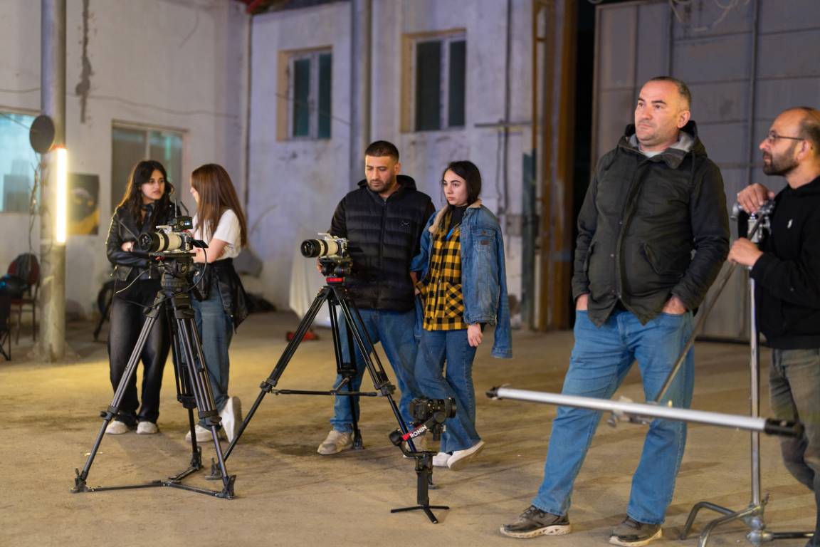 DEVIN FILM Backstage - Kino