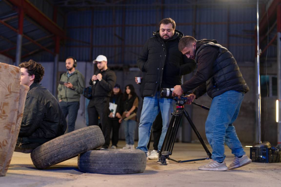 DEVIN FILM Backstage - Kino