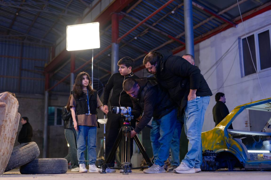 DEVIN FILM Backstage - Kino