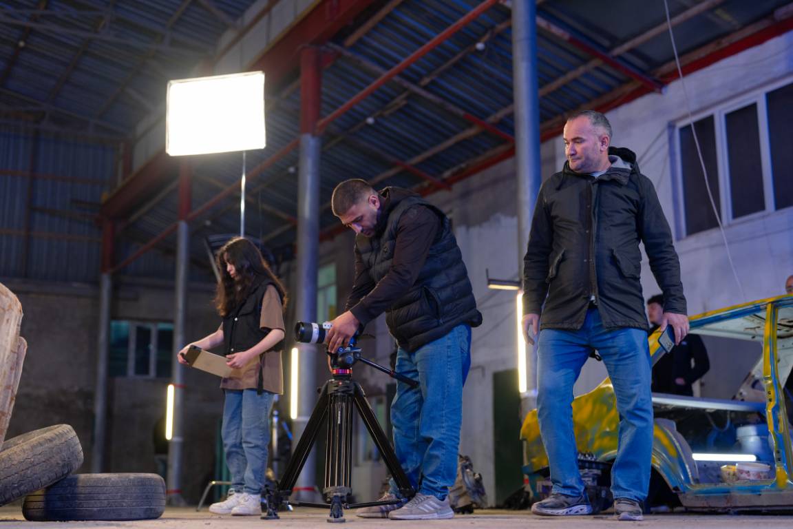 DEVIN FILM Backstage - Kino